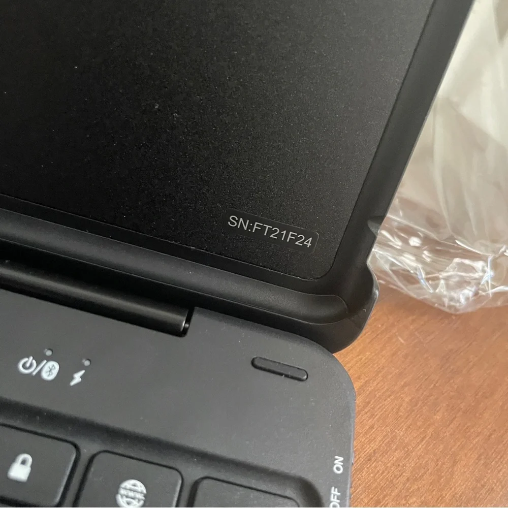 NWT wireless keyboard for fire HD 10 with detachable case. New in box, not used